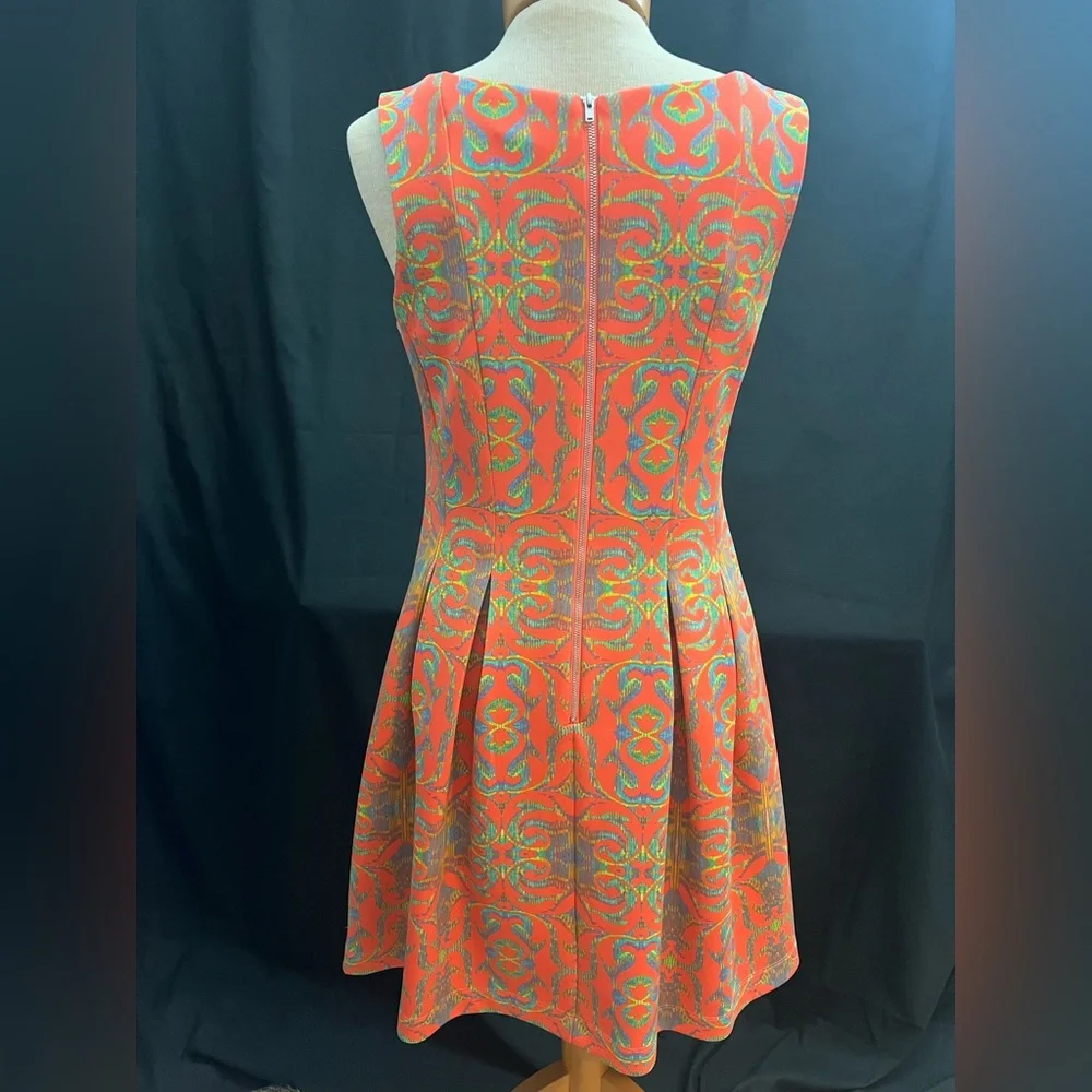Gabby Skye - scuba fit and flare dress - orange retro pattern - size 6 - Picture 4 of 7